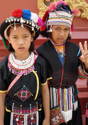 tribal girls ready to be photographed at Sop Ruak